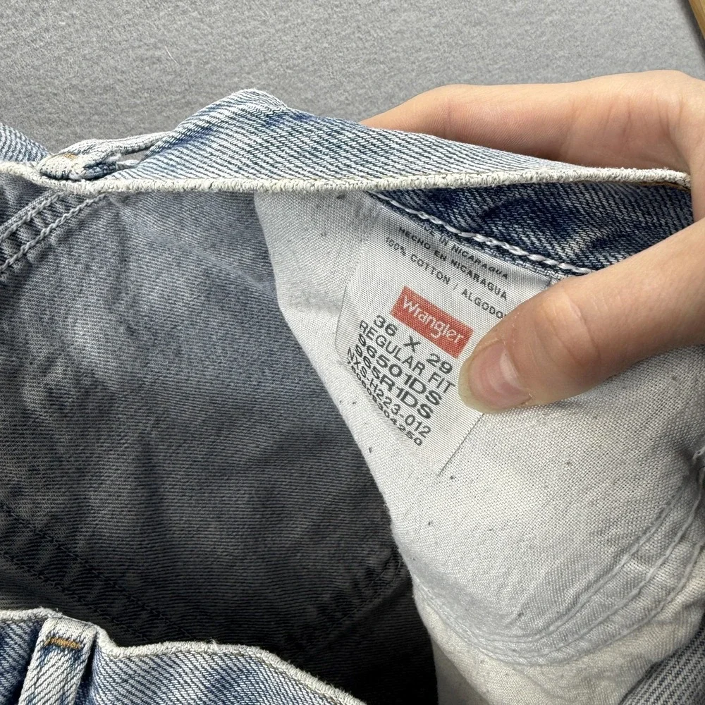 Wrangler Jeans Mens 36x29 (Fit 34x28)Light Wash Blue Straight Bleach Stain Denim